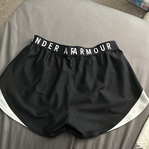 Under armour shorts - Picture 2 of 2